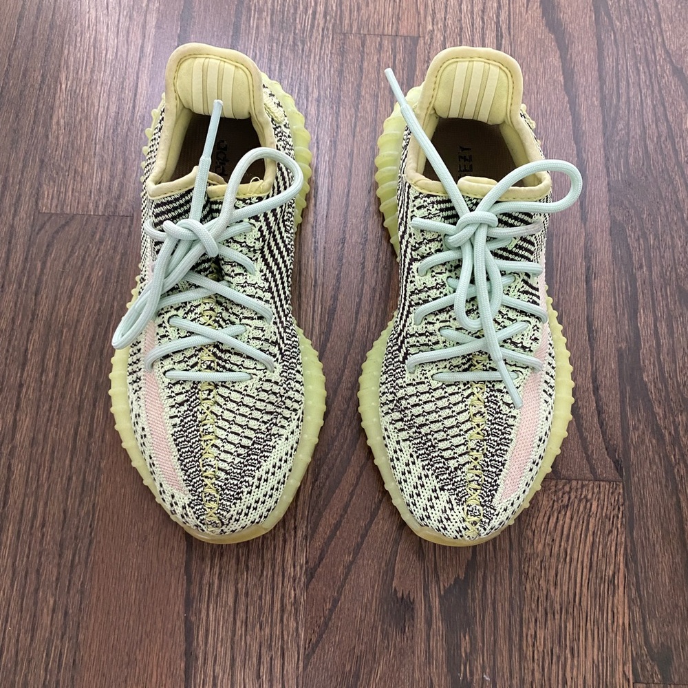 Yeezy‘s, neon yellow/ green